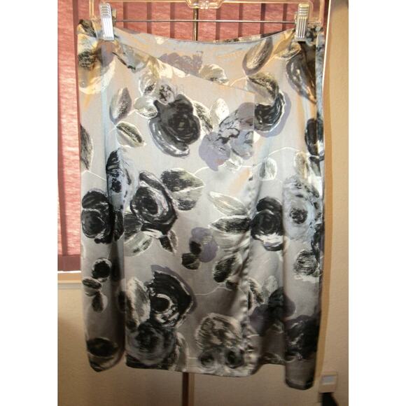 PIAZZA SEMPIONE Italy DESIGNER Silk Skirt Black Gray Roses Midi 42 6 Whimsigoth - Picture 4 of 12